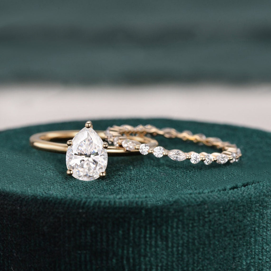 1 CT Pear Solitaire Moissanite Bridal Set