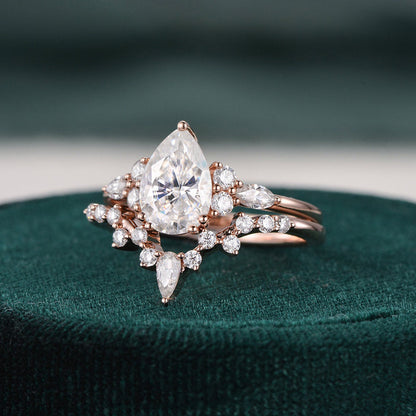 1.5 CT Pear Cluster Moissanite Bridal Set