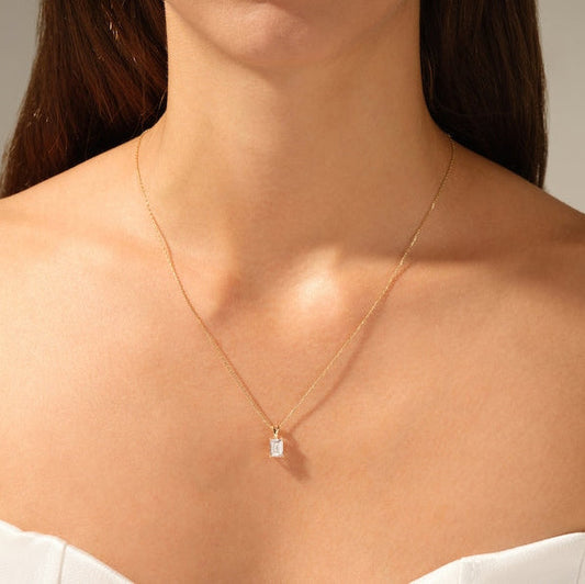 2 CT Emerald Moissanite Solitaire Pendant Necklace