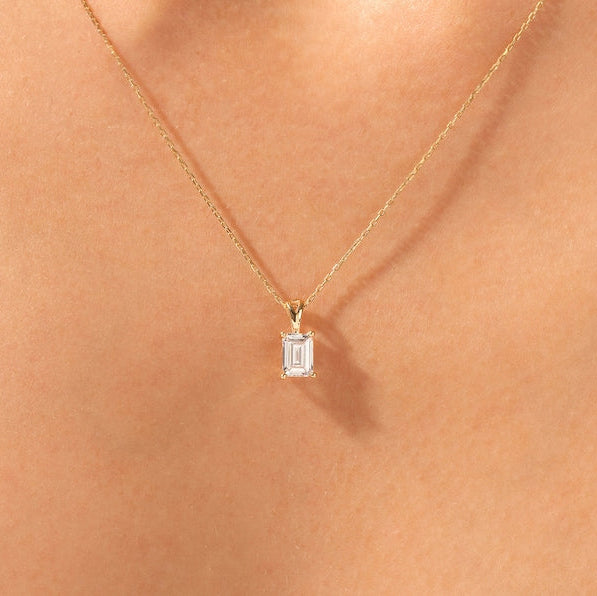 2 CT Emerald Moissanite Solitaire Pendant Necklace