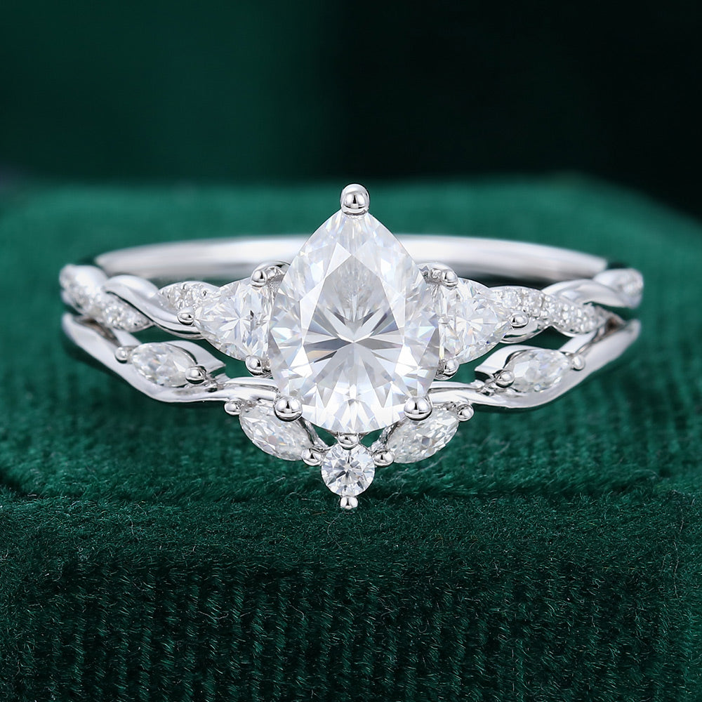 1.5 CT Pear Cluster Moissanite Bridal Set