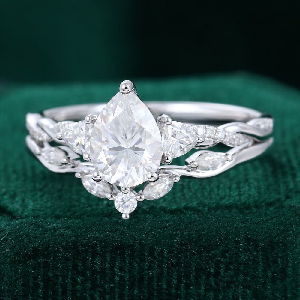 1.5 CT Pear Cluster Moissanite Bridal Set