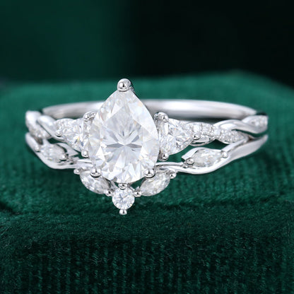 1.5 CT Pear Cluster Moissanite Bridal Set