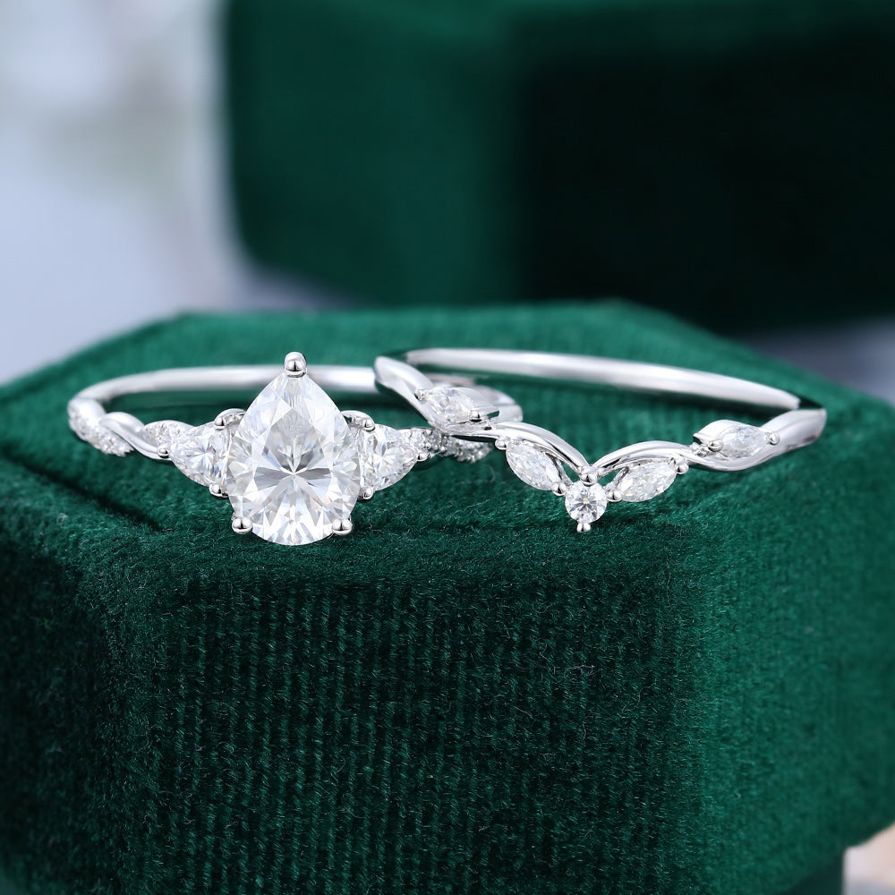 1.5 CT Pear Cluster Moissanite Bridal Set