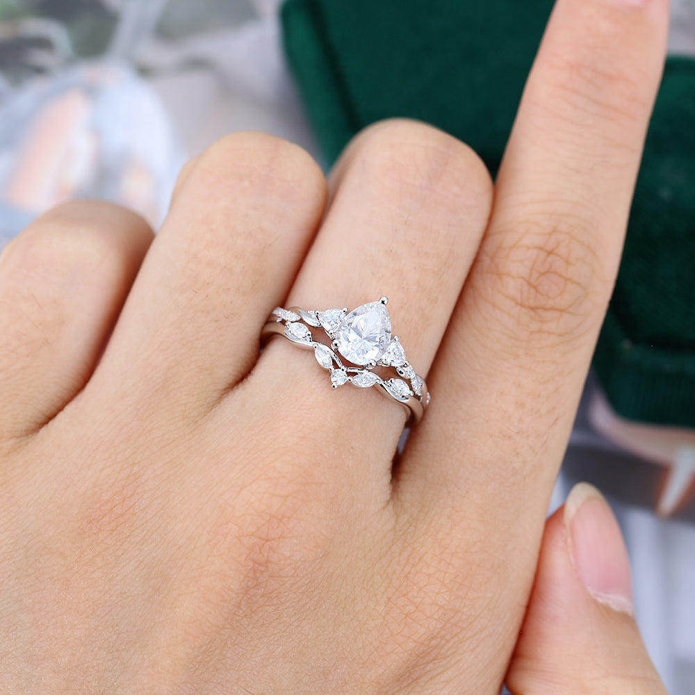 1.5 CT Pear Cluster Moissanite Bridal Set