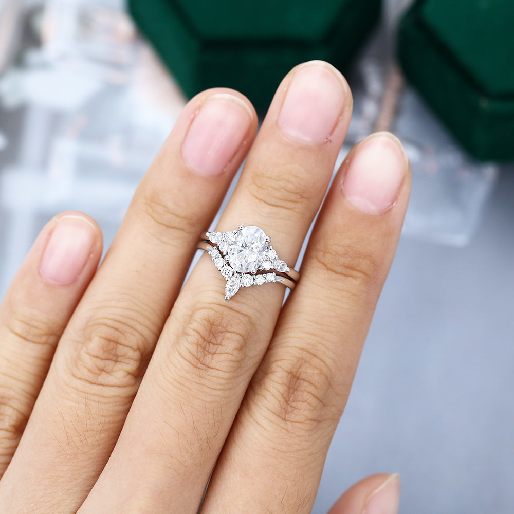 1.33 CT Oval Cluster Moissanite Bridal Set