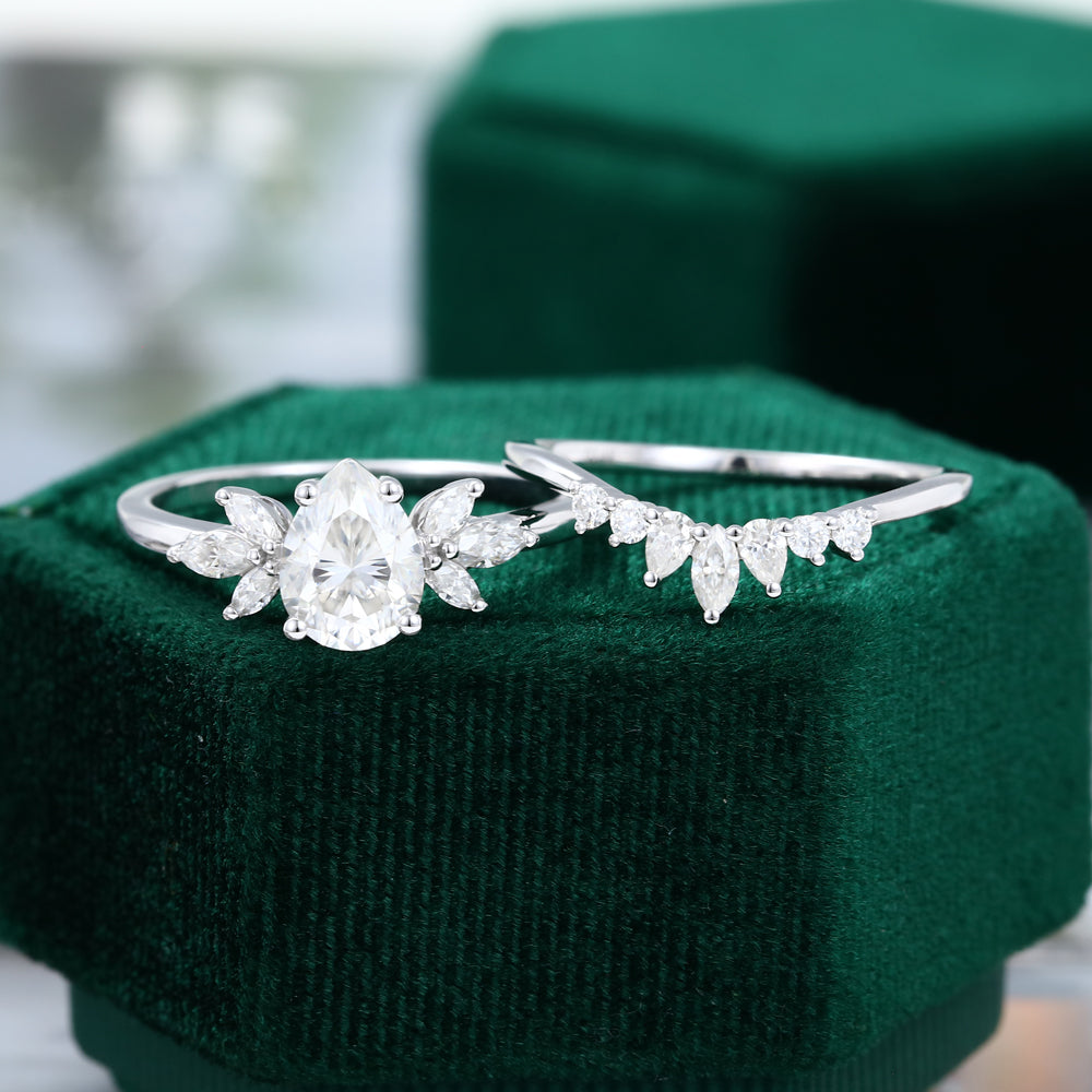 1.5 CT Pear Cluster Moissanite Bridal Set