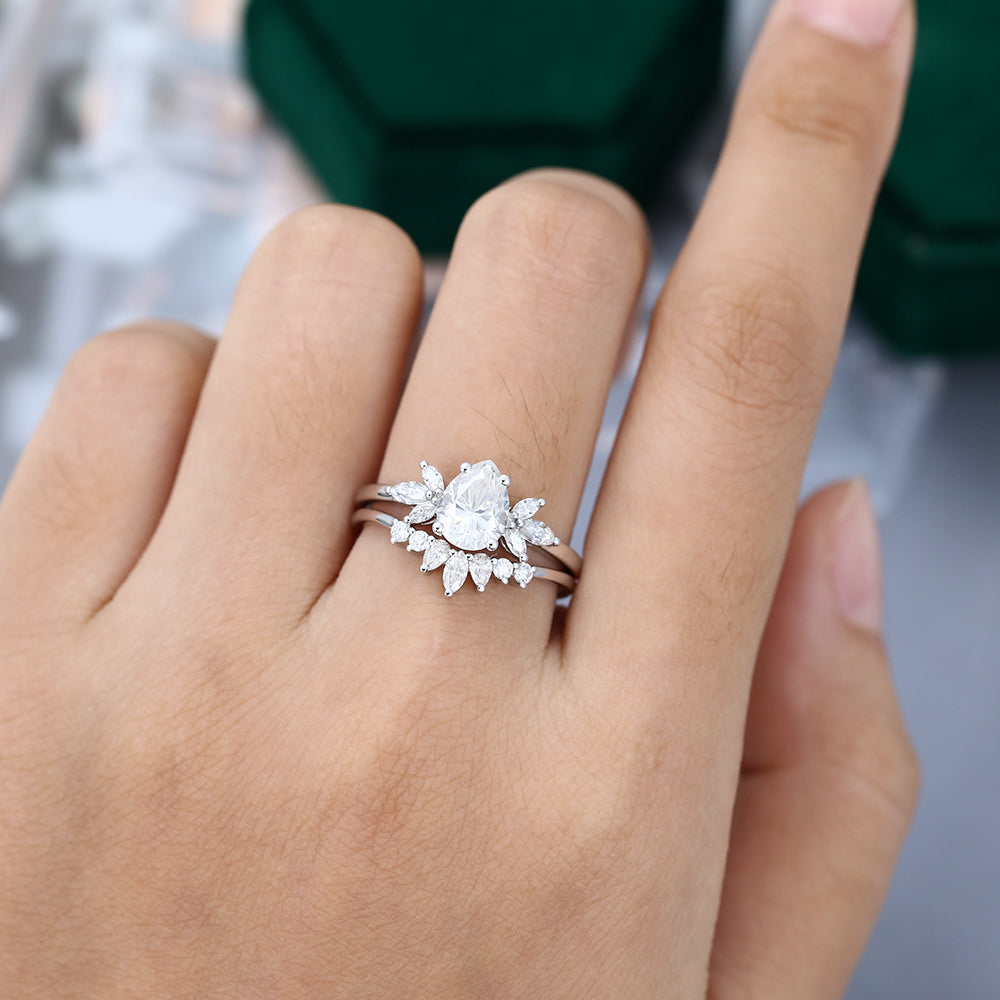 1.5 CT Pear Cluster Moissanite Bridal Set