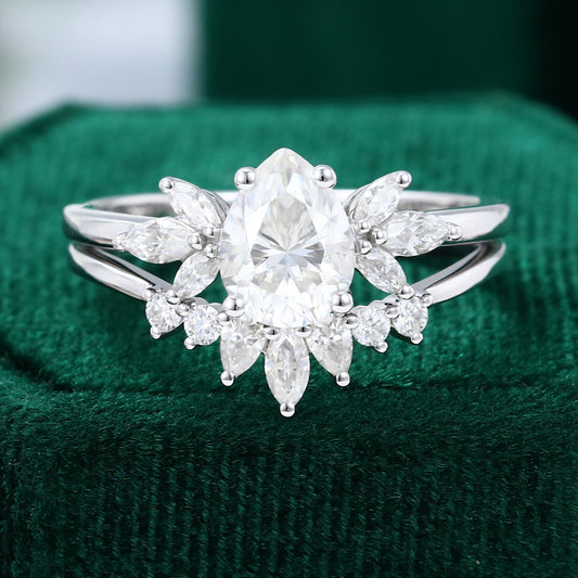 1.5 CT Pear Cluster Moissanite Bridal Set