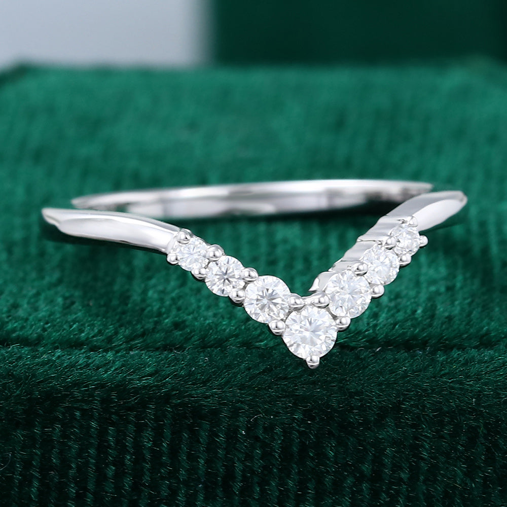 0.2 TCW Round Curved Moissanite Wedding Band