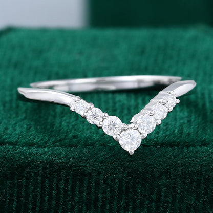 0.2 TCW Round Curved Moissanite Wedding Band