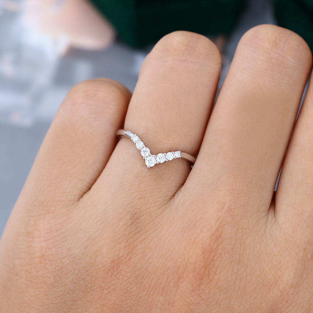 0.2 TCW Round Curved Moissanite Wedding Band