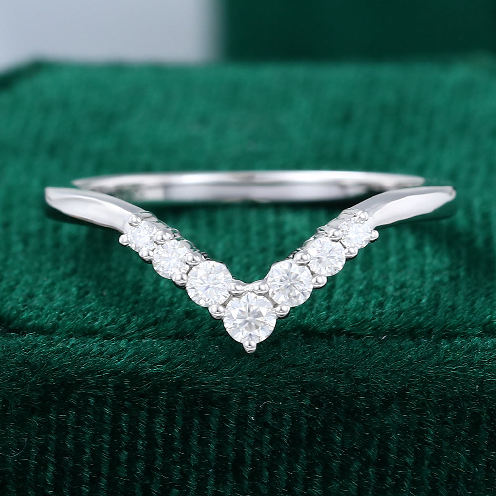 0.2 TCW Round Curved Moissanite Wedding Band