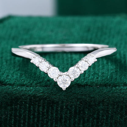 0.2 TCW Round Curved Moissanite Wedding Band