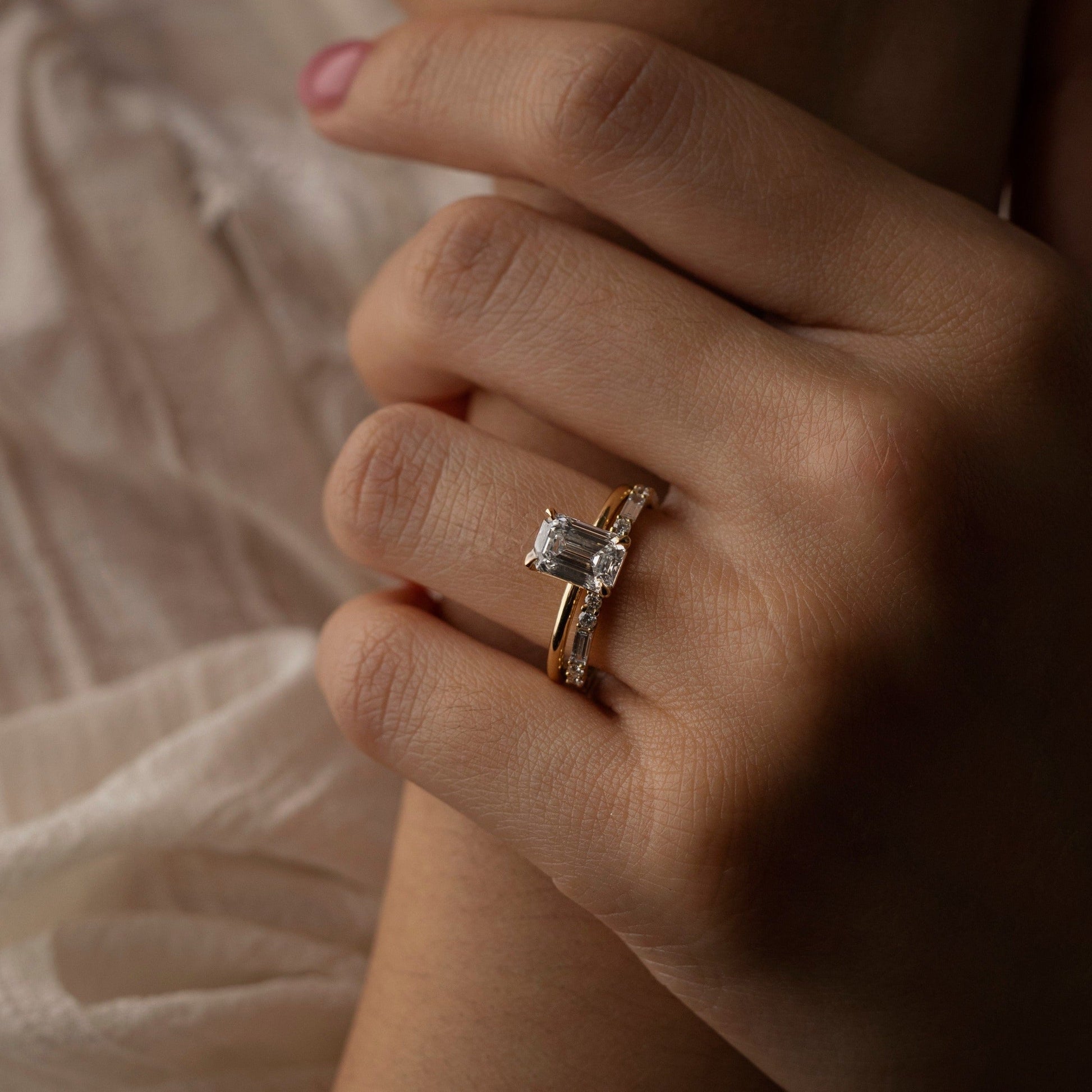 1.57 CT Emerald Solitaire Moissanite Engagement Ring