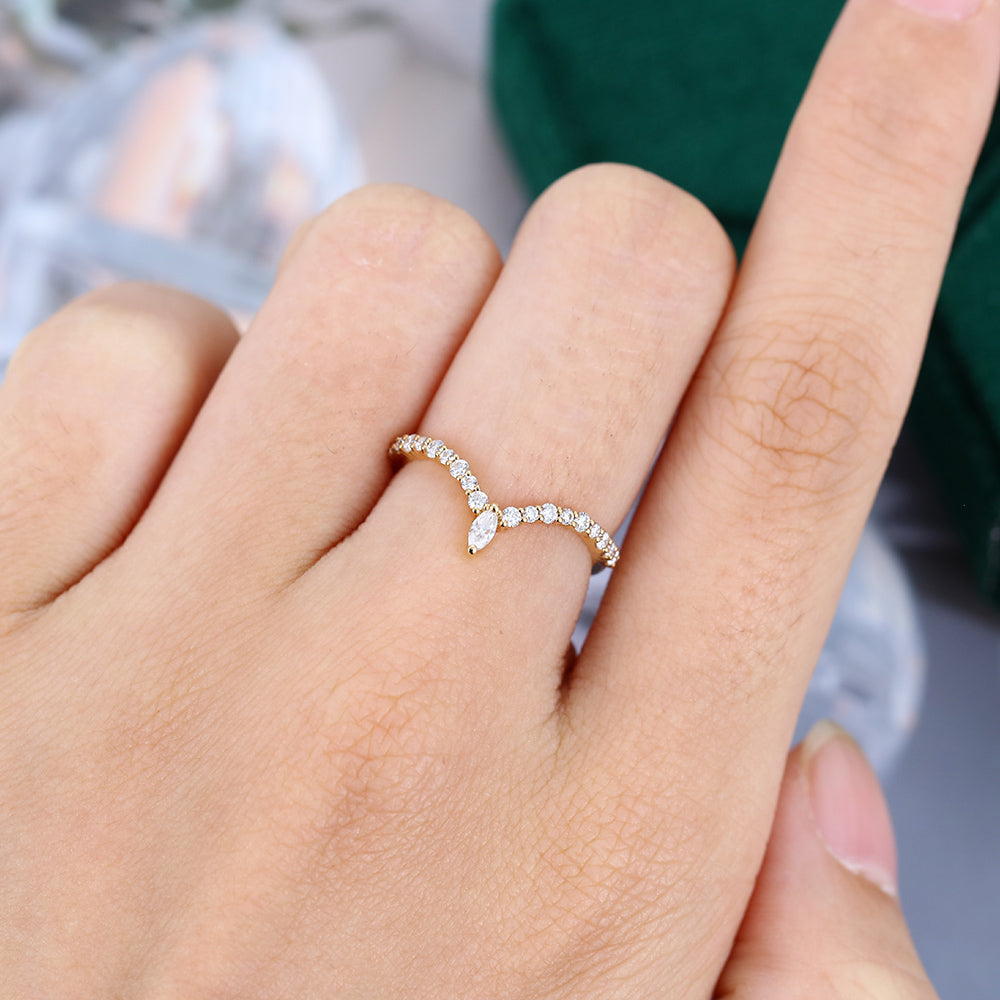 0.2 TCW Marquise & Round Curved Moissanite Wedding Band