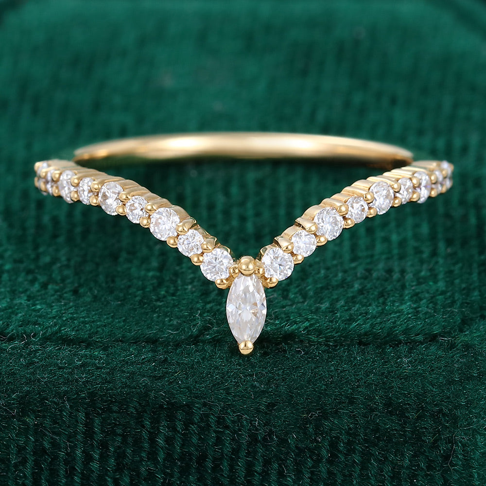 0.2 TCW Marquise & Round Curved Moissanite Wedding Band