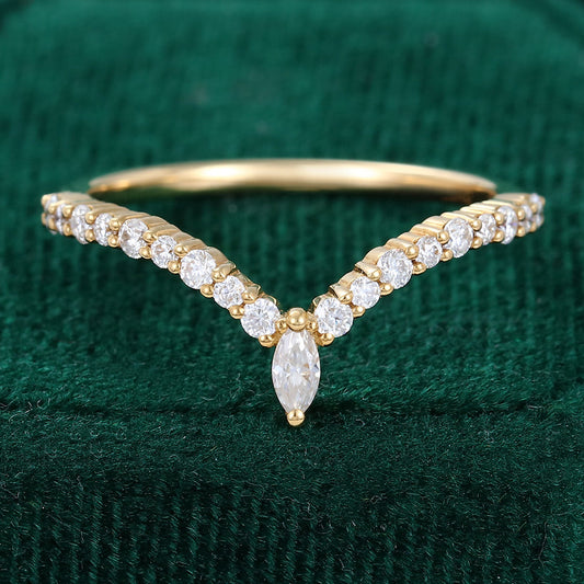 0.2 TCW Marquise & Round Curved Moissanite Wedding Band