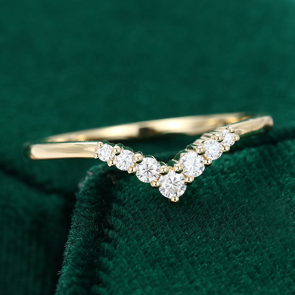 0.2 TCW Round Curved Moissanite Wedding Band
