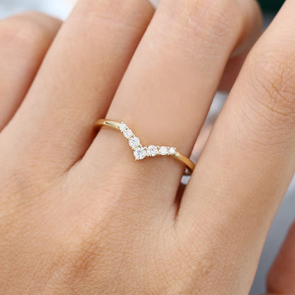 0.2 TCW Round Curved Moissanite Wedding Band