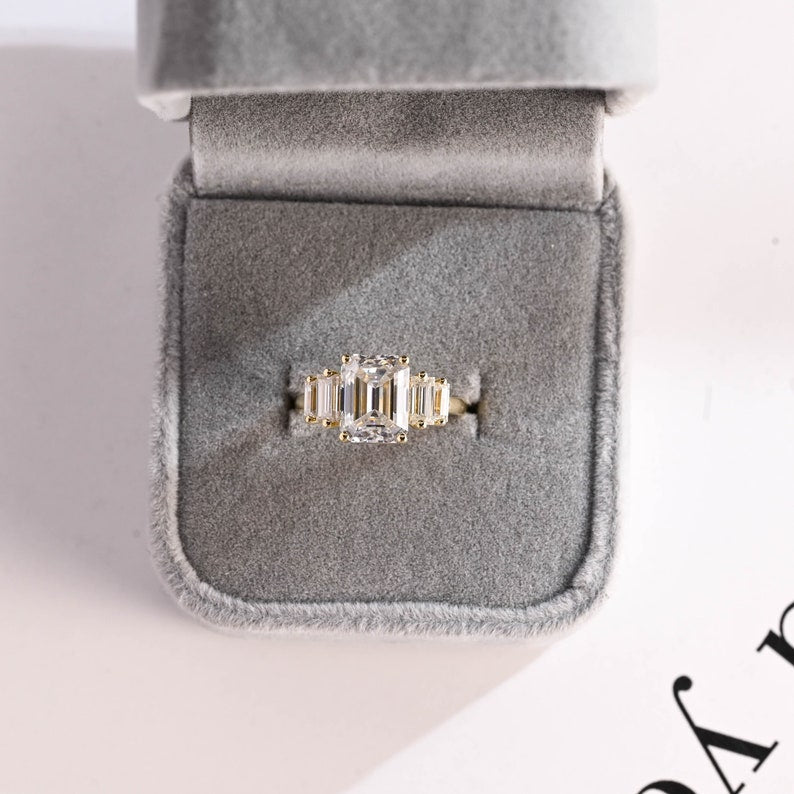 2.0 CT Emerald Cluster Moissanite Engagement Ring