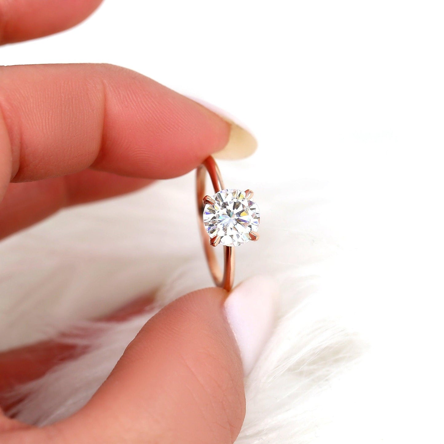 2 CT Round Solitaire Moissanite Engagement Ring