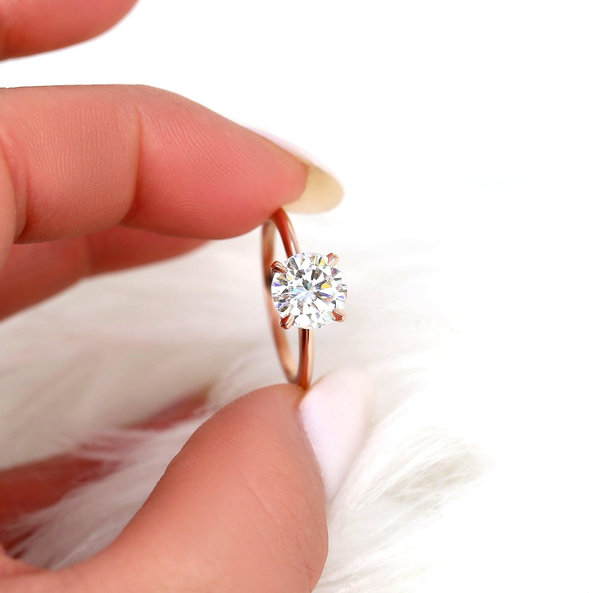 2 CT Round Solitaire Moissanite Engagement Ring