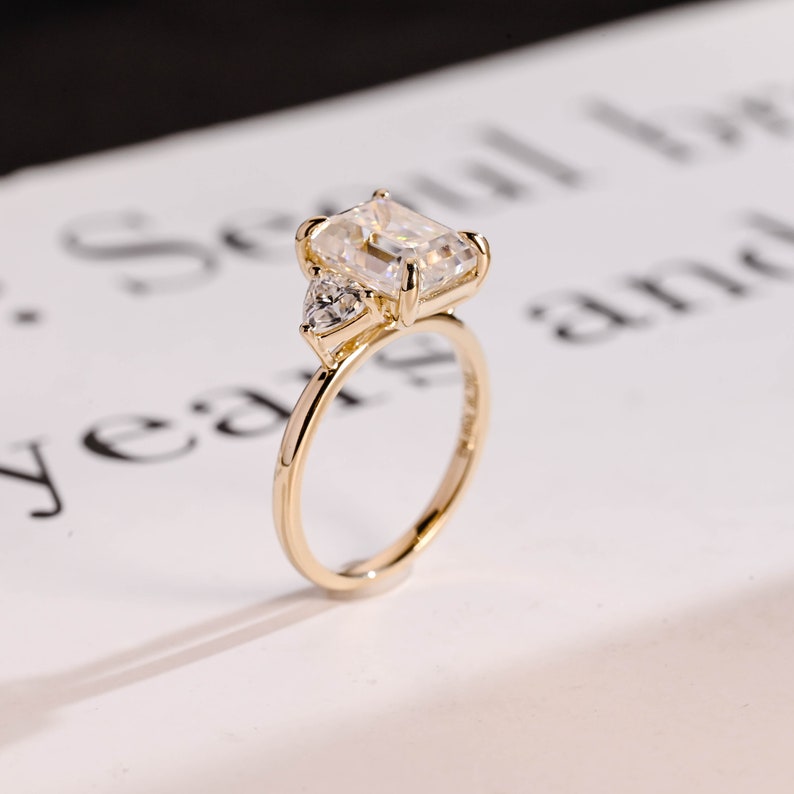 2.0 CT Emerald Three Stone Moissanite Engagement Ring