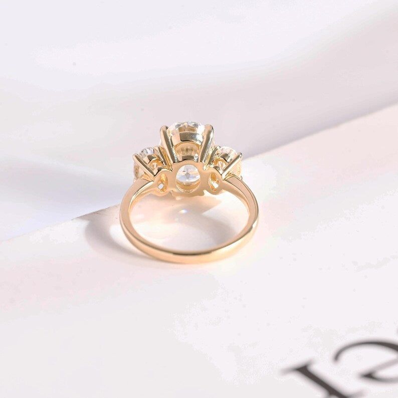 2.0 CT Oval Three Stone Moissanite Engagement Ring