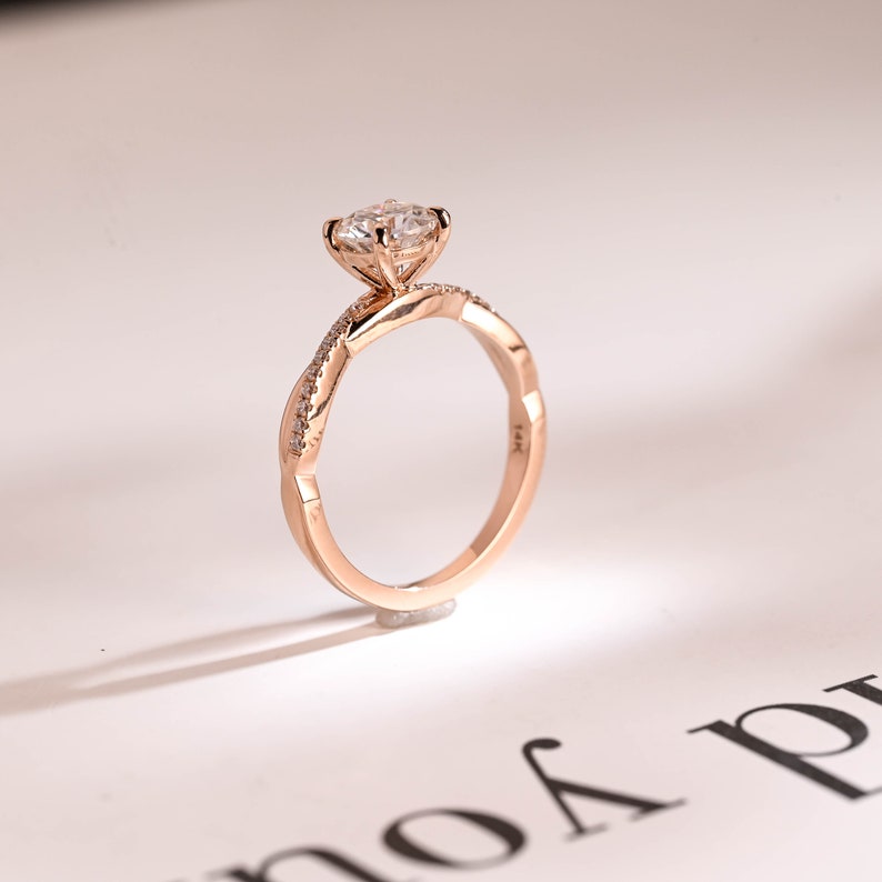 1.5 CT Round Twisted Pave Moissanite Engagement Ring