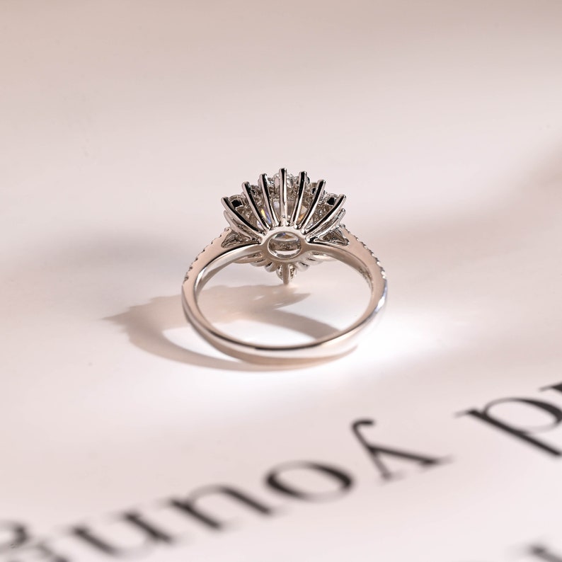 1.5 CT Round Cluster Moissanite Engagement Ring