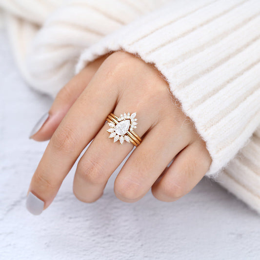 1.5 CT Pear Solitaire Moissanite Bridal Set