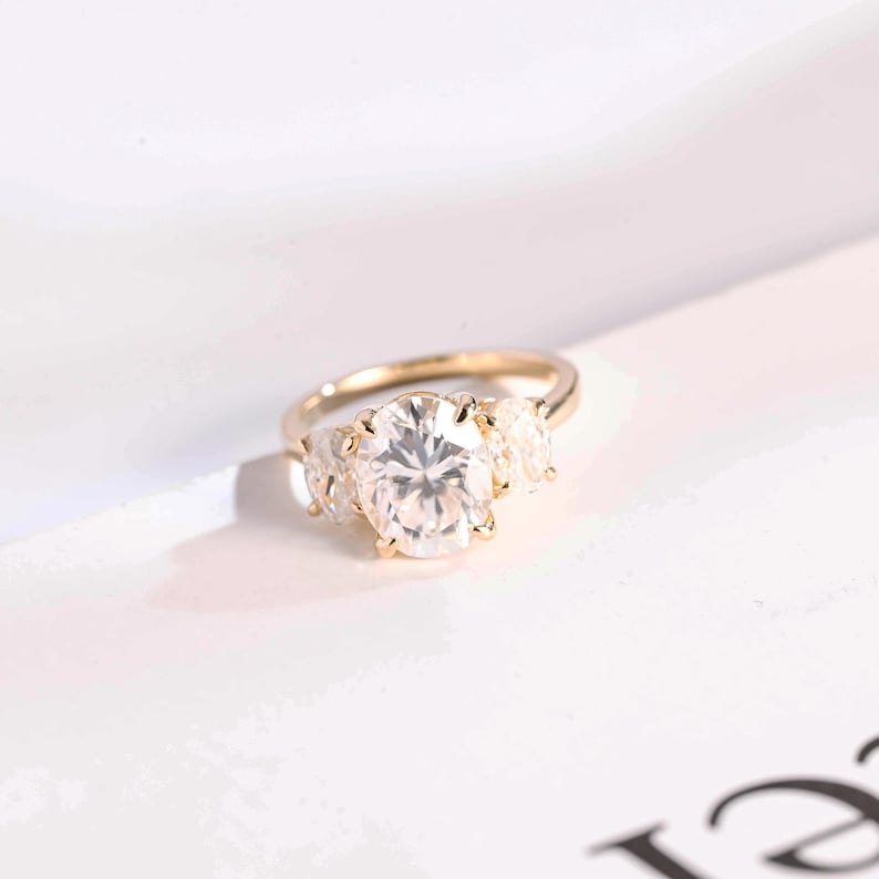 2.0 CT Oval Three Stone Moissanite Engagement Ring