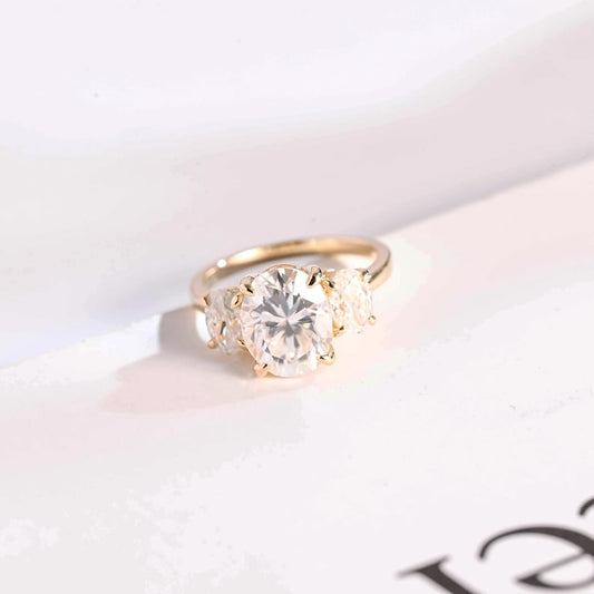 2.0 CT Oval Three Stone Moissanite Engagement Ring