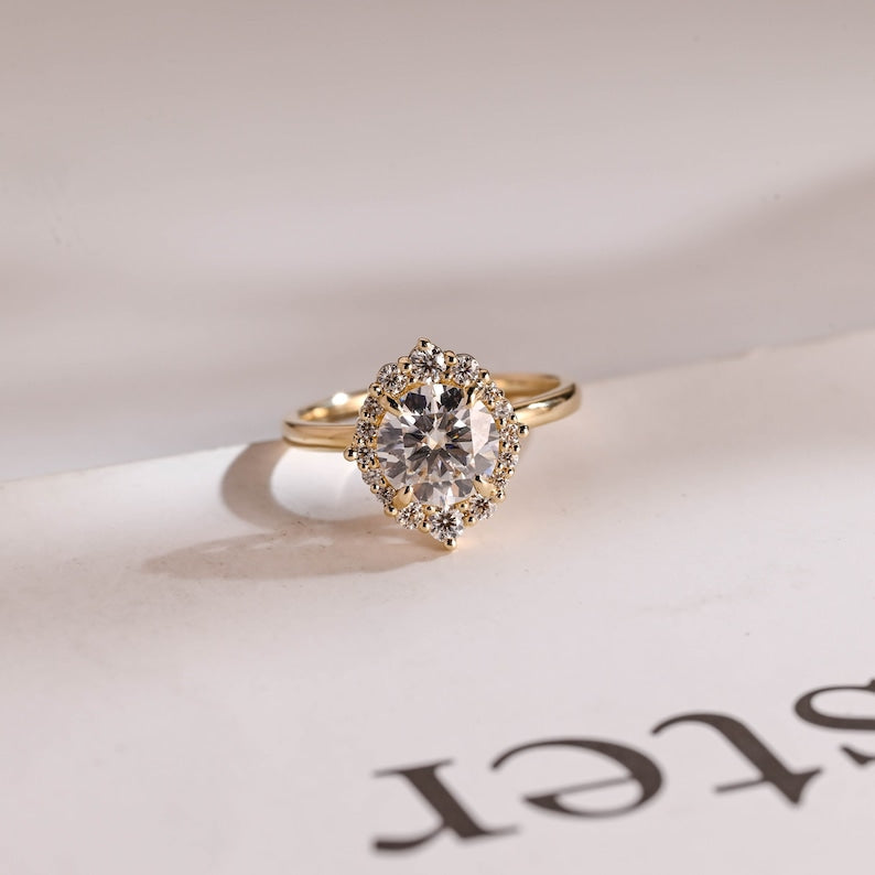 1.5 CT Round Halo Moissanite Engagement Ring