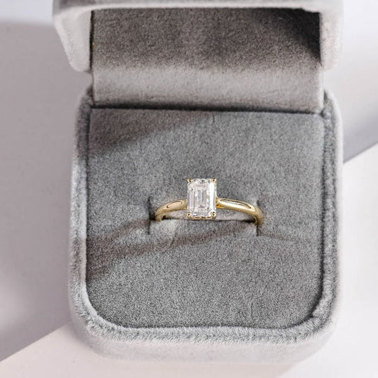 2.0 CT Emerald Solitaire Moissanite Engagement Ring