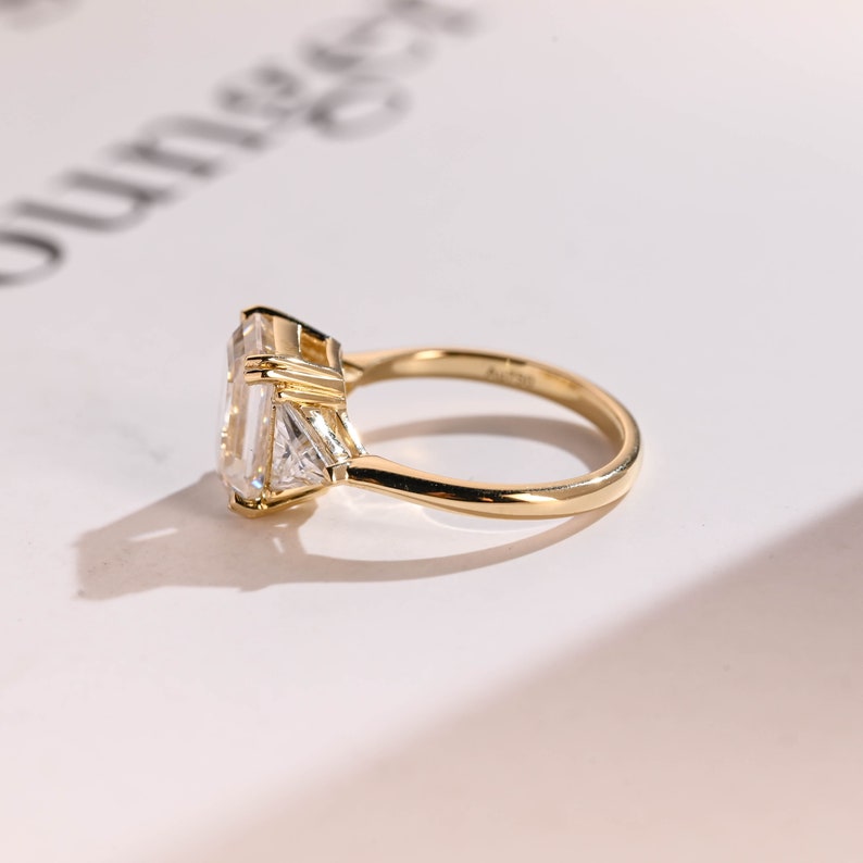 2.0 CT Emerald Three Stone Moissanite Engagement Ring
