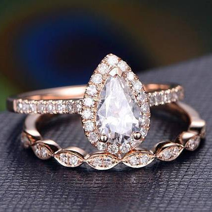 1.33 CT Pear Halo & Pave Moissanite Bridal Set
