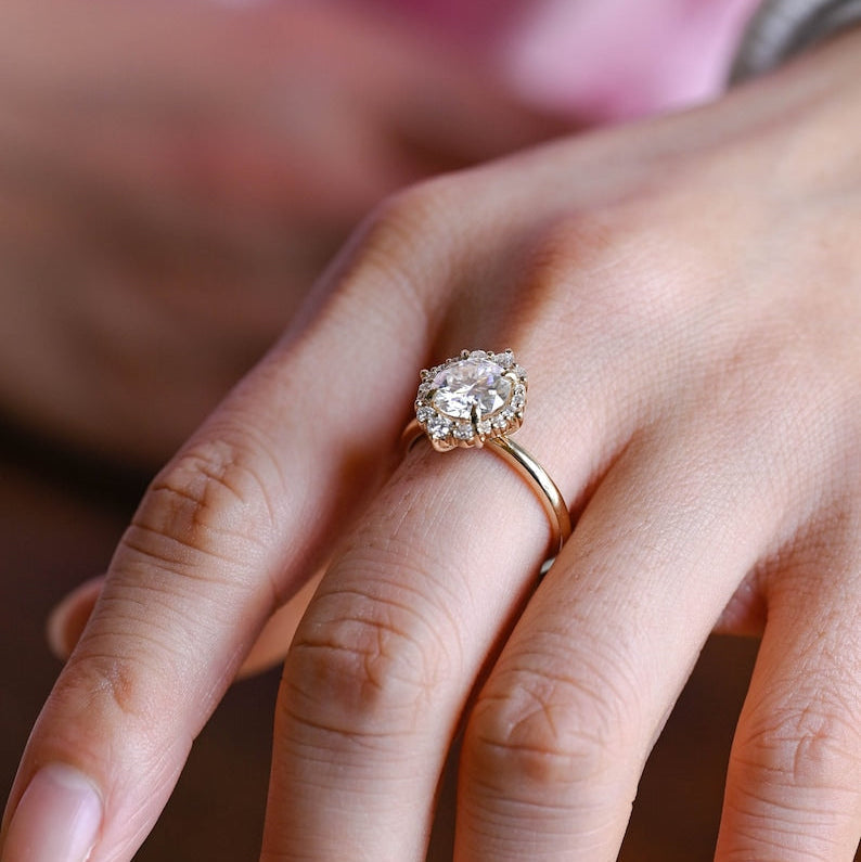 1.5 CT Round Halo Moissanite Engagement Ring