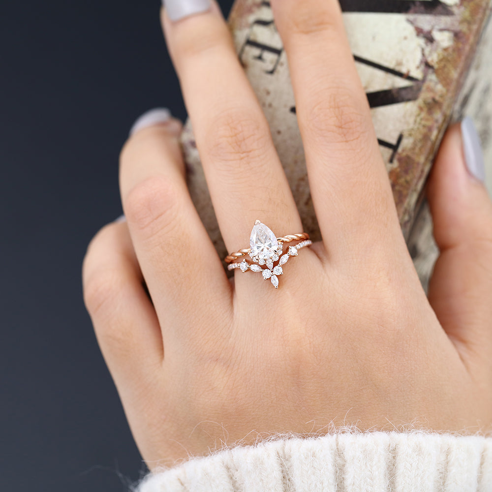 1 CT Pear Cluster Moissanite Bridal Set