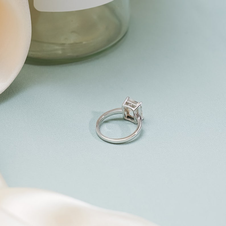 2.0 CT Emerald Solitaire Moissanite Engagement Ring