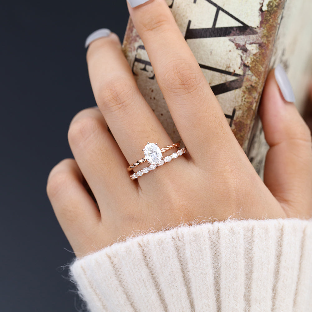 1.33 CT Oval Solitaire Moissanite Bridal Set