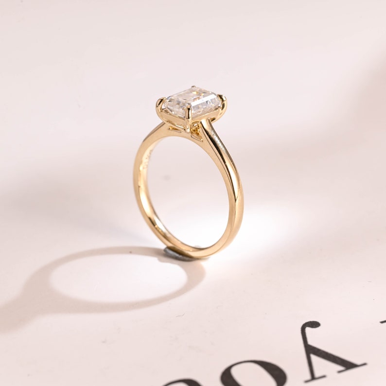 2.0 CT Emerald Solitaire Moissanite Engagement Ring