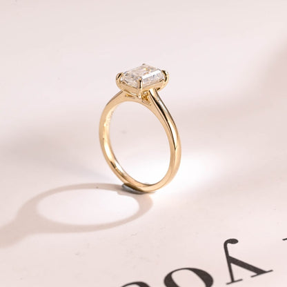 2.0 CT Emerald Solitaire Moissanite Engagement Ring