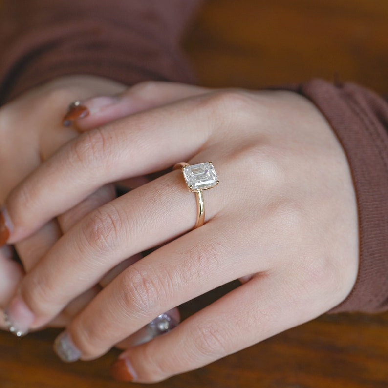 2.0 CT Emerald Solitaire Moissanite Engagement Ring