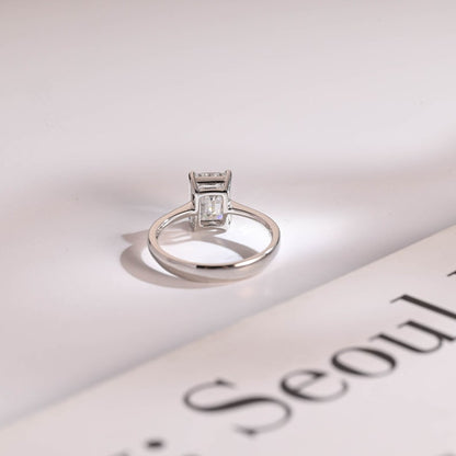 2.0 CT Emerald Solitaire Moissanite Engagement Ring