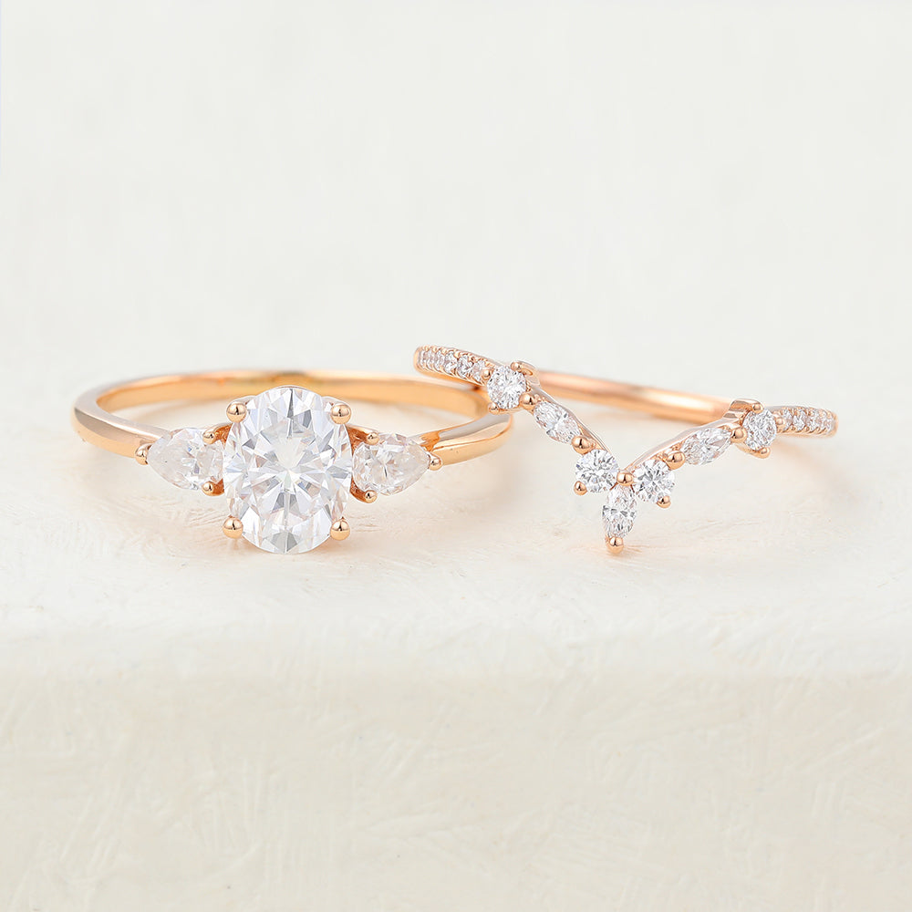 1.33 CT Oval Three Stone Moissanite Bridal Set
