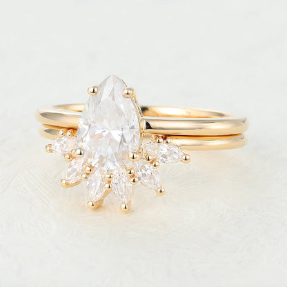 1.5 CT Pear Solitaire Moissanite Bridal Set