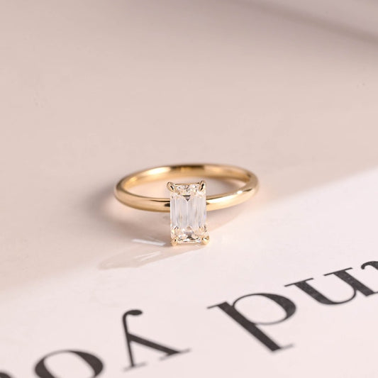 2.0 CT Emerald Solitaire Moissanite Engagement Ring