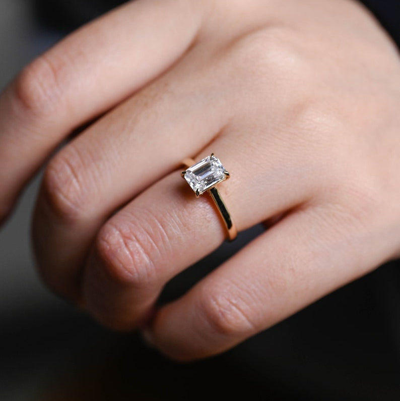 2.0 CT Emerald Solitaire Moissanite Engagement Ring